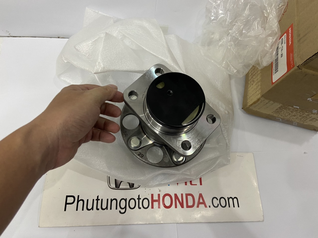 Bi moay ơ sau xe Honda HRV